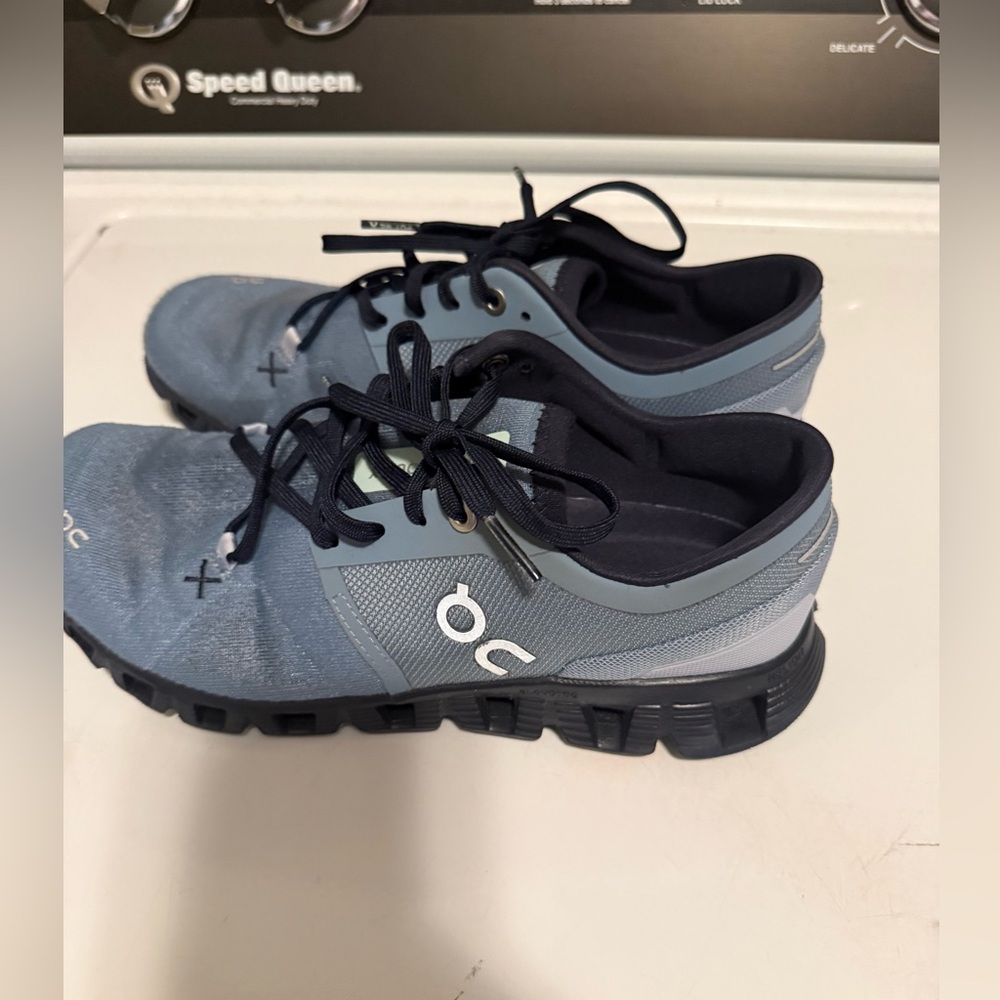 on sneakers - Picture 2 of 7